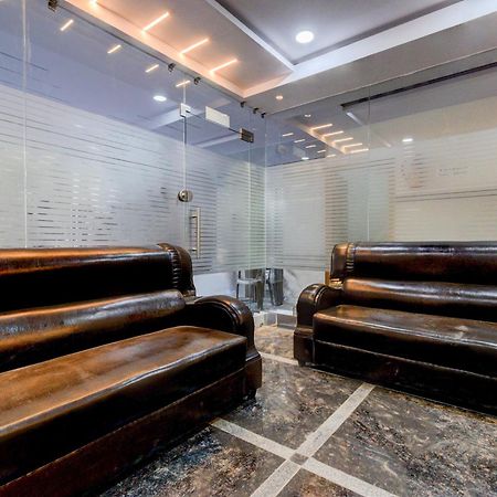 Super Townhouse Lanco Hills Gachibowli Hotel ภายนอก รูปภาพ