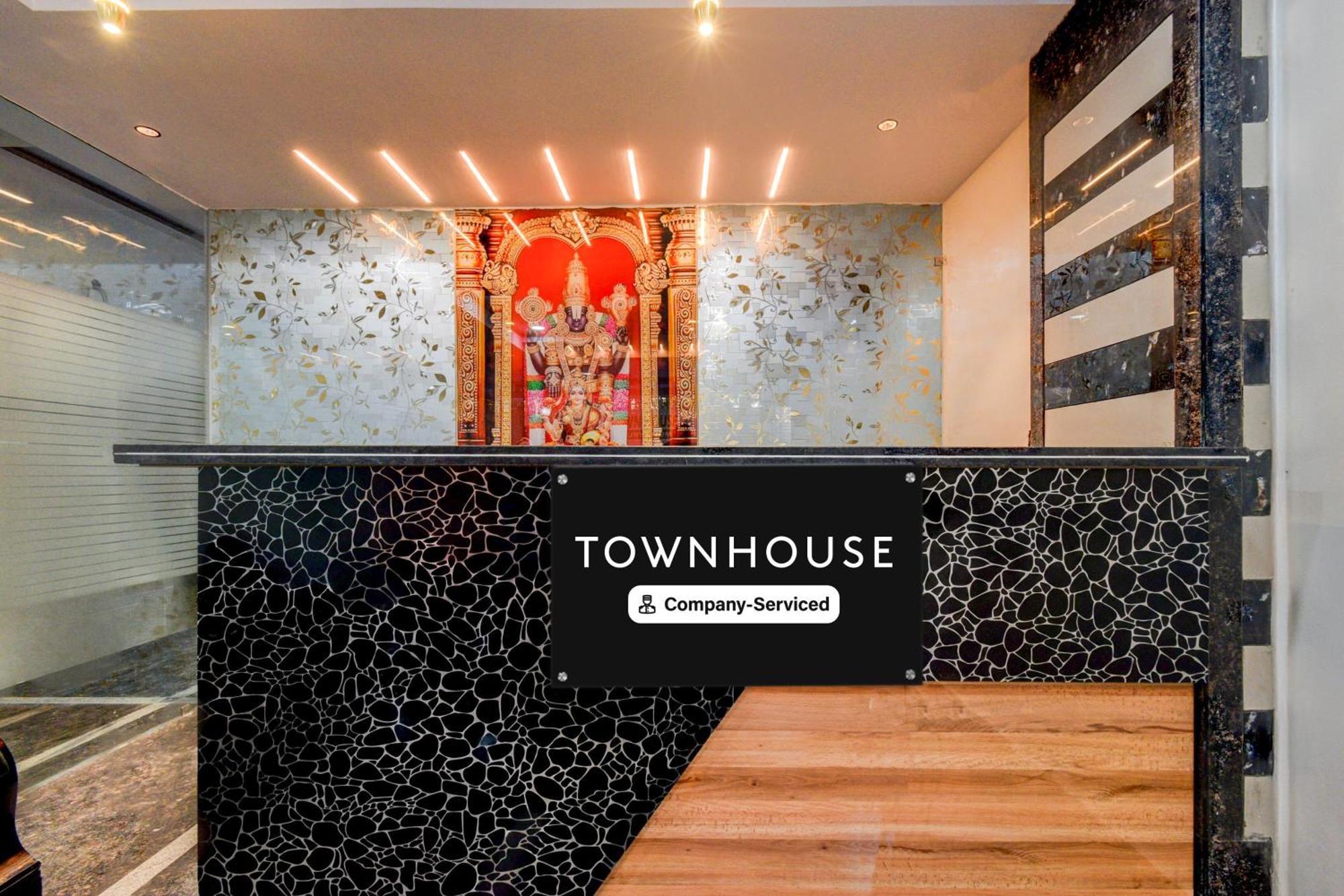 Super Townhouse Lanco Hills Gachibowli Hotel ภายนอก รูปภาพ