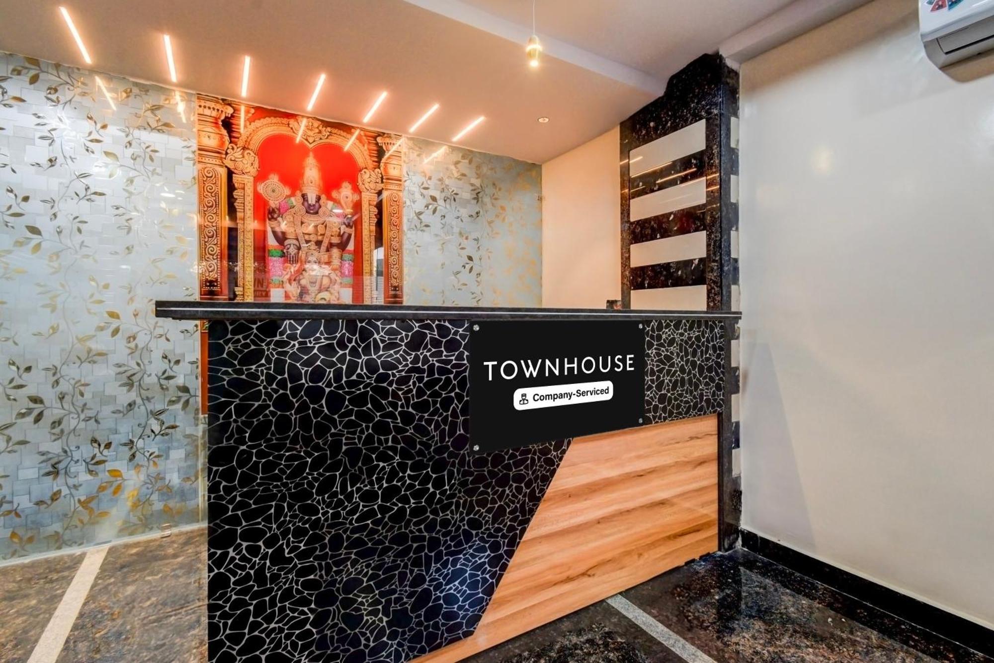 Super Townhouse Lanco Hills Gachibowli Hotel ภายนอก รูปภาพ