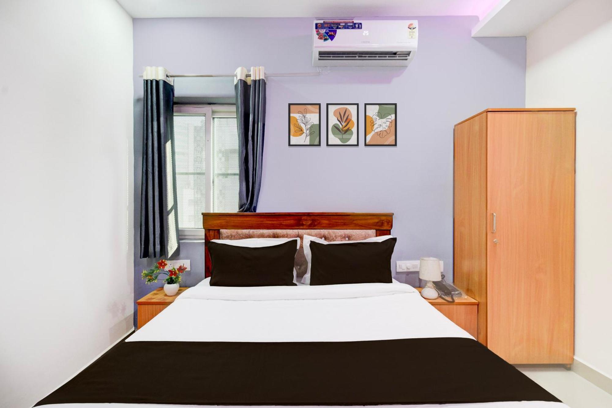 Super Townhouse Lanco Hills Gachibowli Hotel ภายนอก รูปภาพ