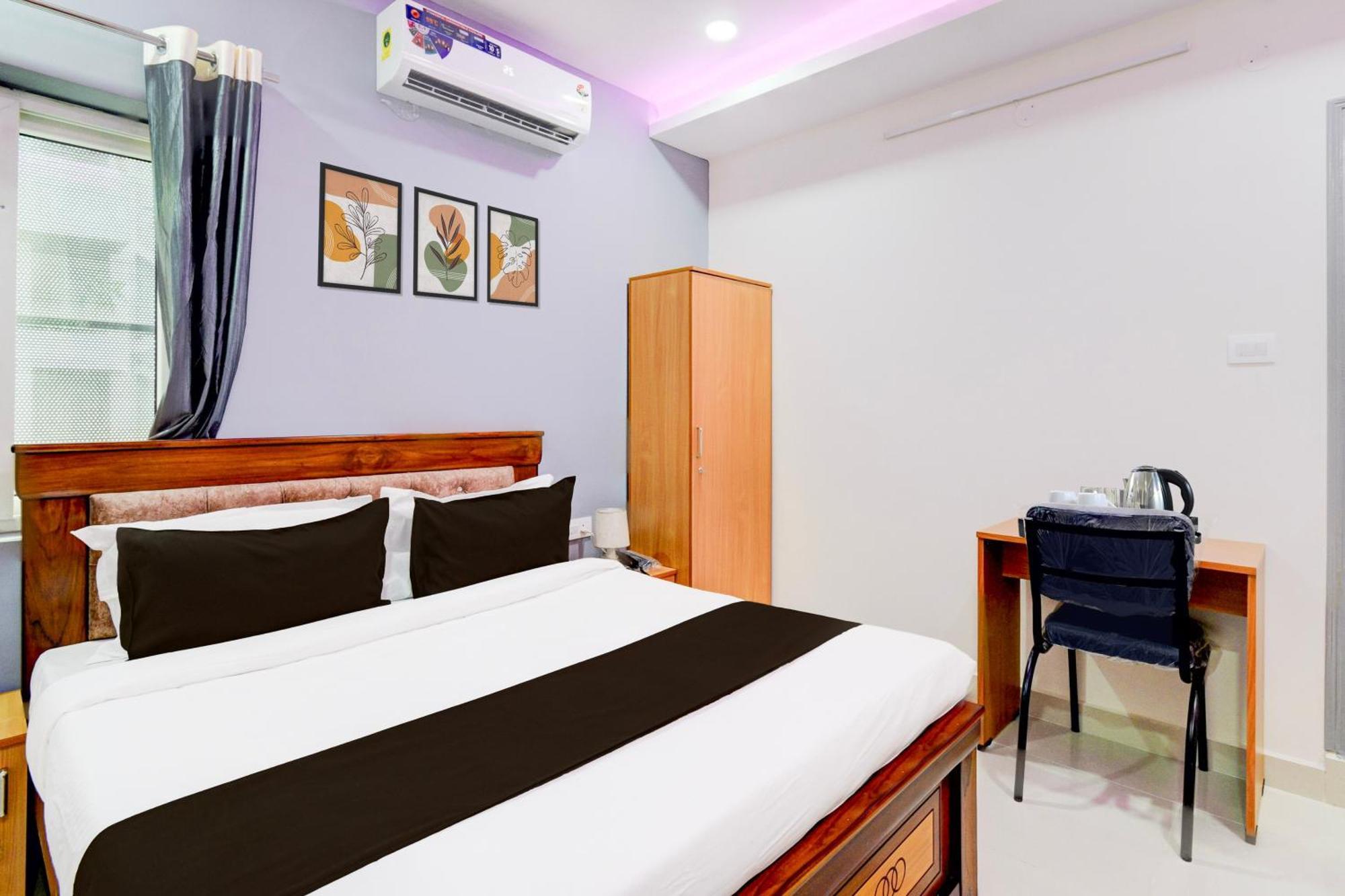 Super Townhouse Lanco Hills Gachibowli Hotel ภายนอก รูปภาพ