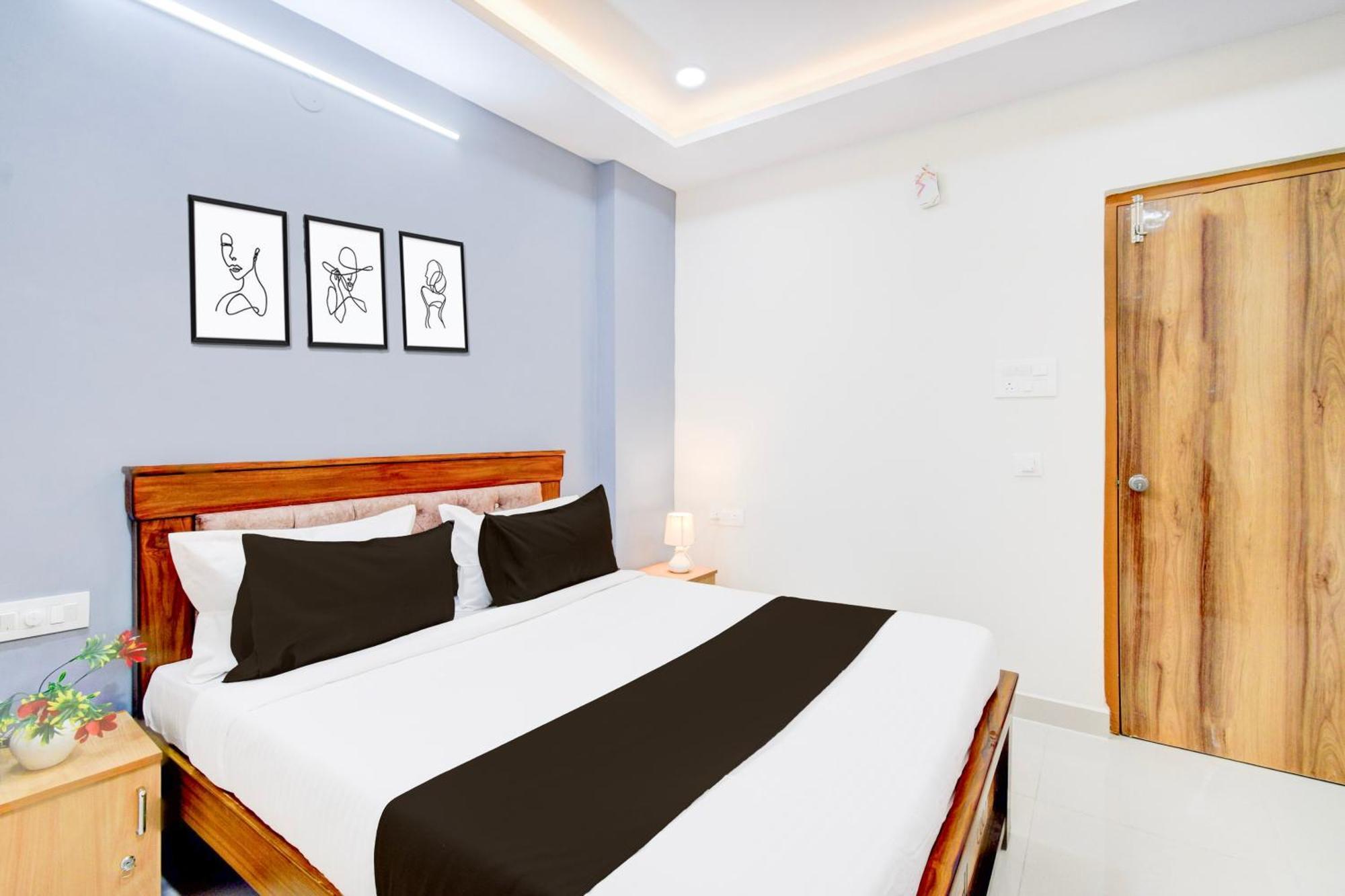 Super Townhouse Lanco Hills Gachibowli Hotel ภายนอก รูปภาพ