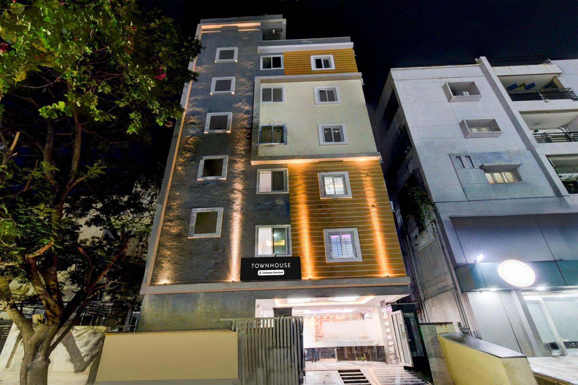 Super Townhouse Lanco Hills Gachibowli Hotel ภายนอก รูปภาพ