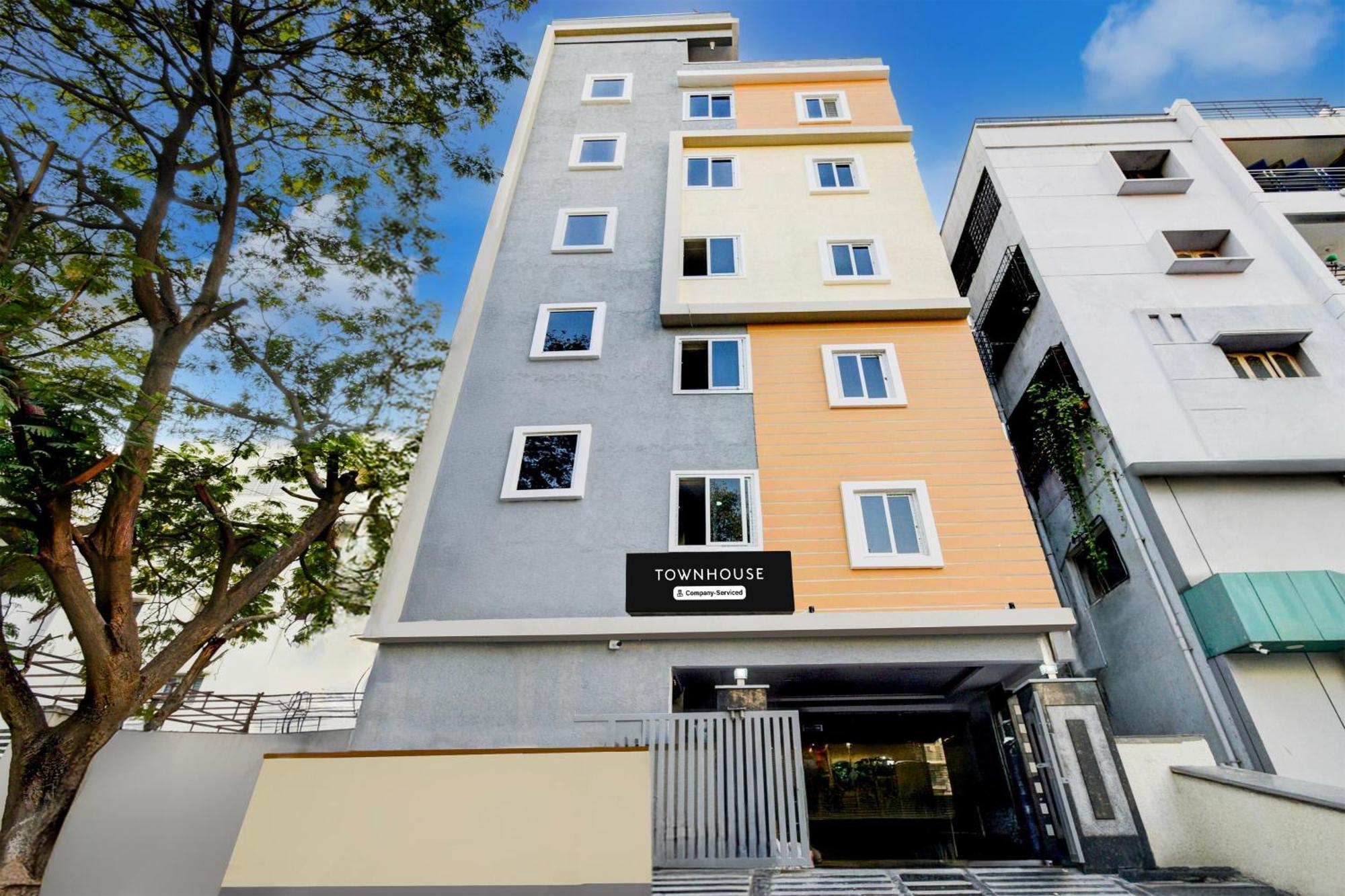 Super Townhouse Lanco Hills Gachibowli Hotel ภายนอก รูปภาพ