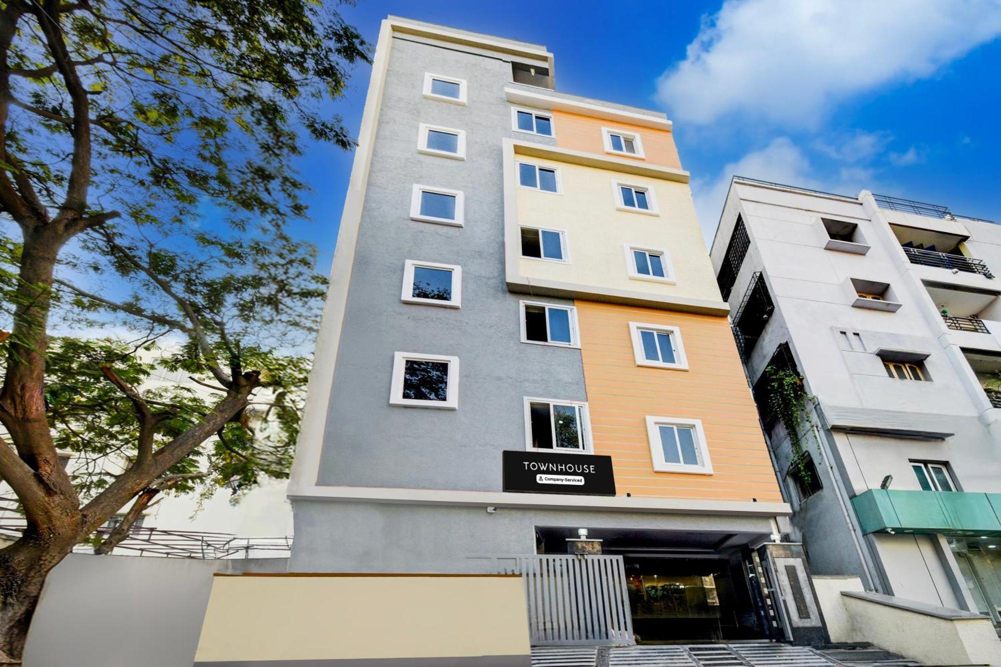 Super Townhouse Lanco Hills Gachibowli Hotel ภายนอก รูปภาพ