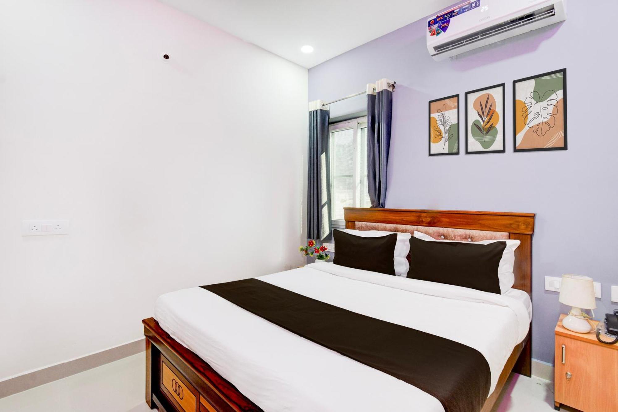 Super Townhouse Lanco Hills Gachibowli Hotel ภายนอก รูปภาพ